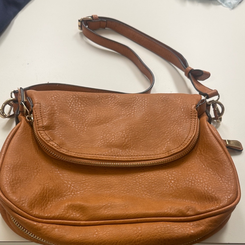 Elegant Tan Leather Shoulder Bag